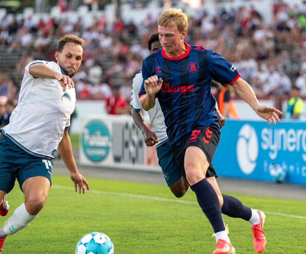 Sarasota Paradise defender makes a last-ditch tackle to stop a Richmond Kickers cross.